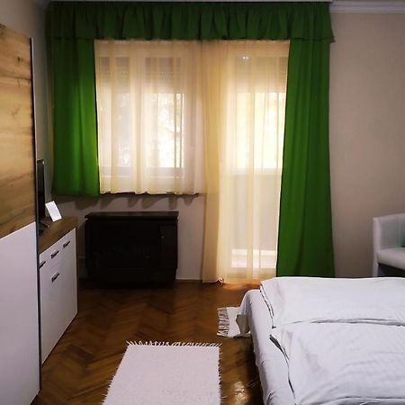 Viva Apartman Sárvár Esterno foto